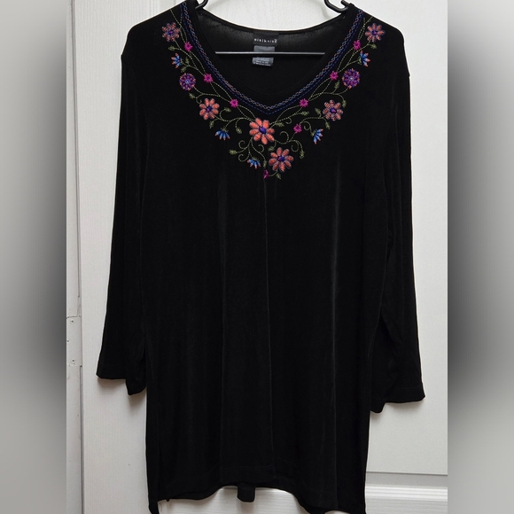 Citiknits Tops - Citiknits Black V-Neck Floral Tunic Top Womens XL Stretch Shiny Knit Made in USA